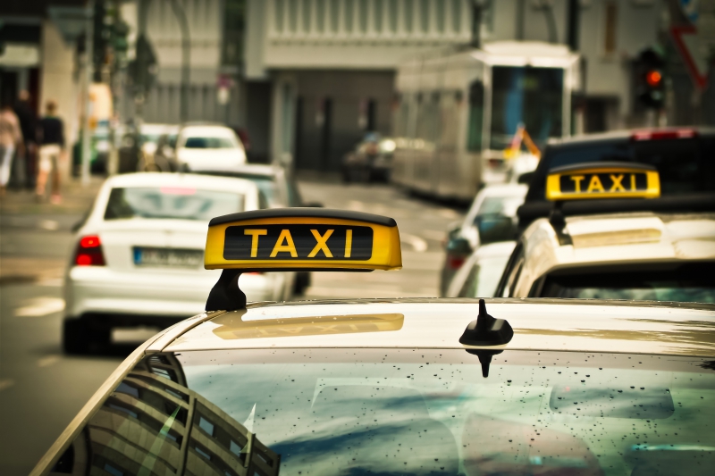 taxis-DRAP-min_road-traffic-car-glass-driving-city-583084-pxhere.com